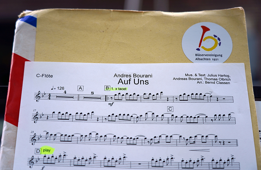 Foto der Noten des Stücks 'Auf uns!'
