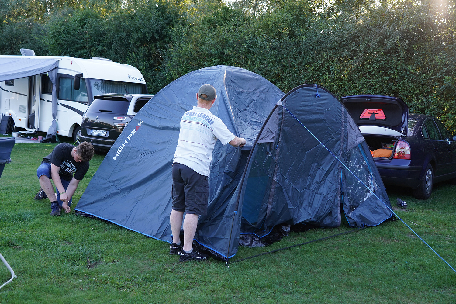 Campingwochenende in Lengerich: Zeltaufbau