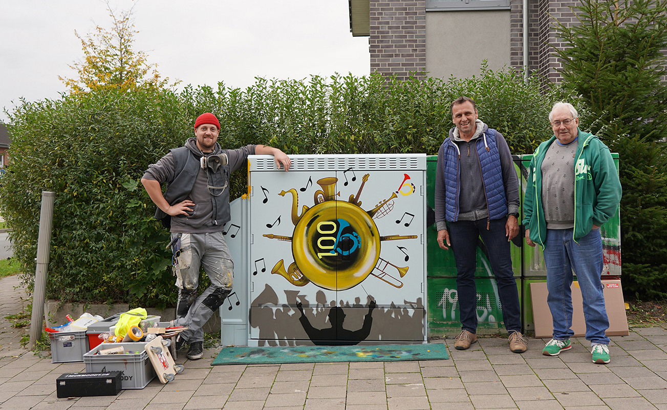 Nick Moody, der Verteilerkasten, Dirk Homann und Philip Watts (v.l.n.r.)